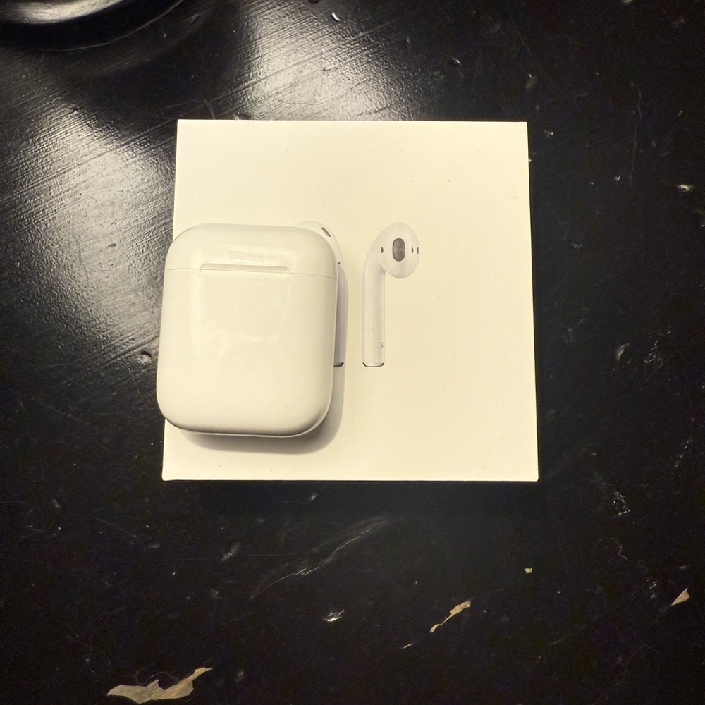 Apple Wireless Earbuds with Charging Case - White